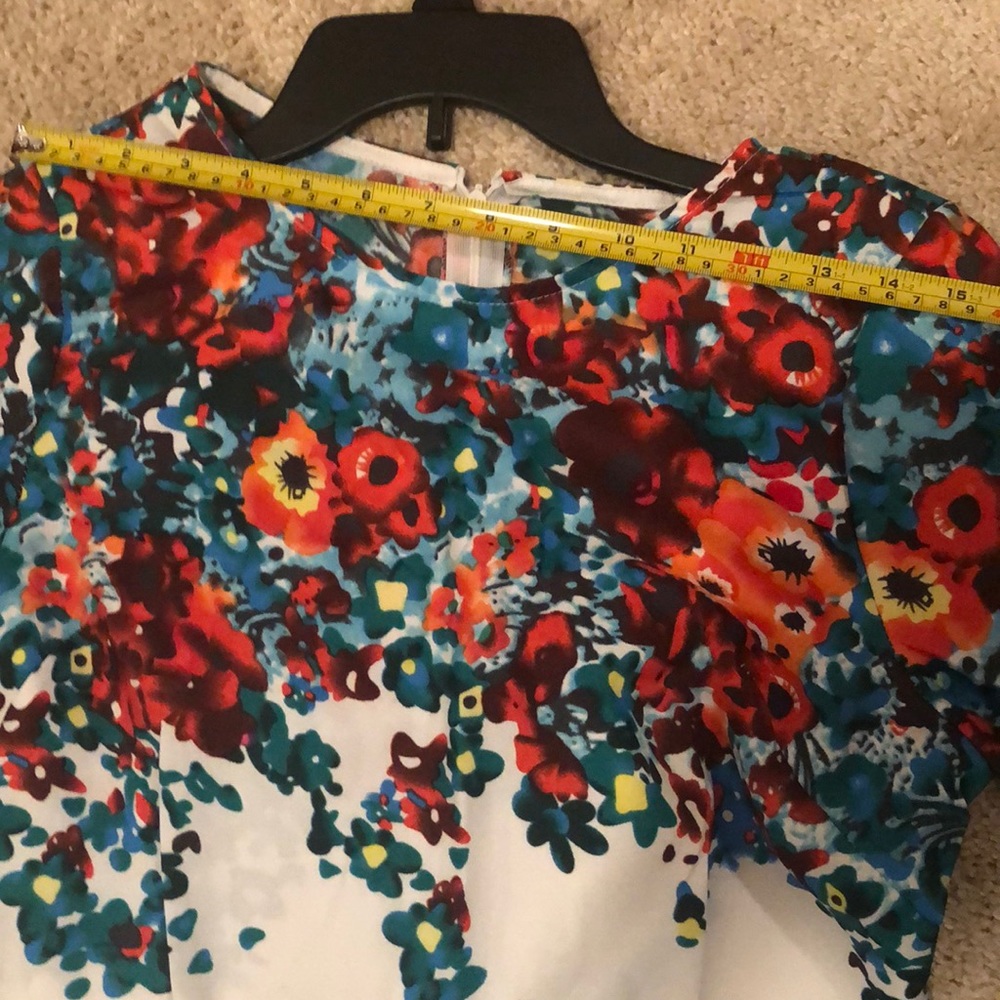 So unique! White jumpsuit with floral detail! Bnwt - Picture 6 of 9